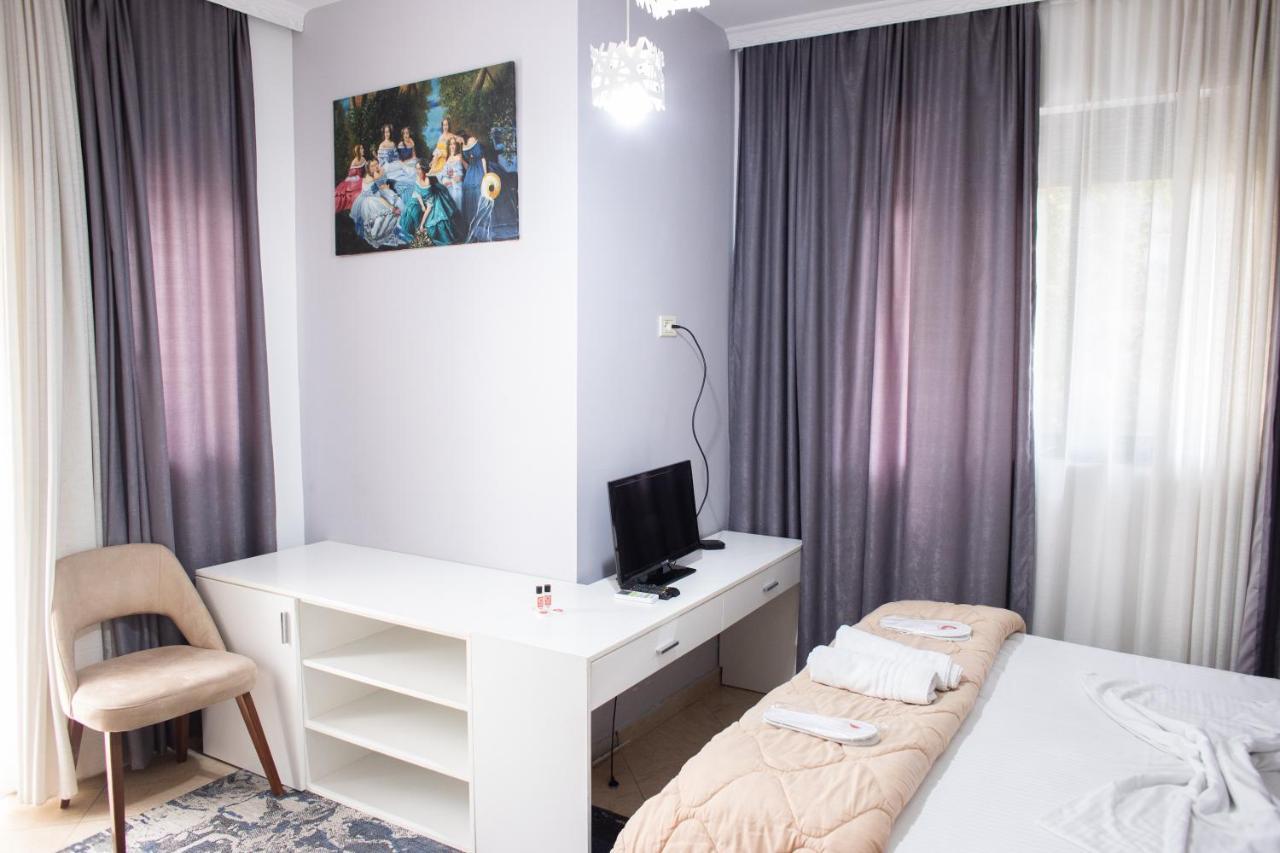 Vila Sanremo Tirana Buitenkant foto