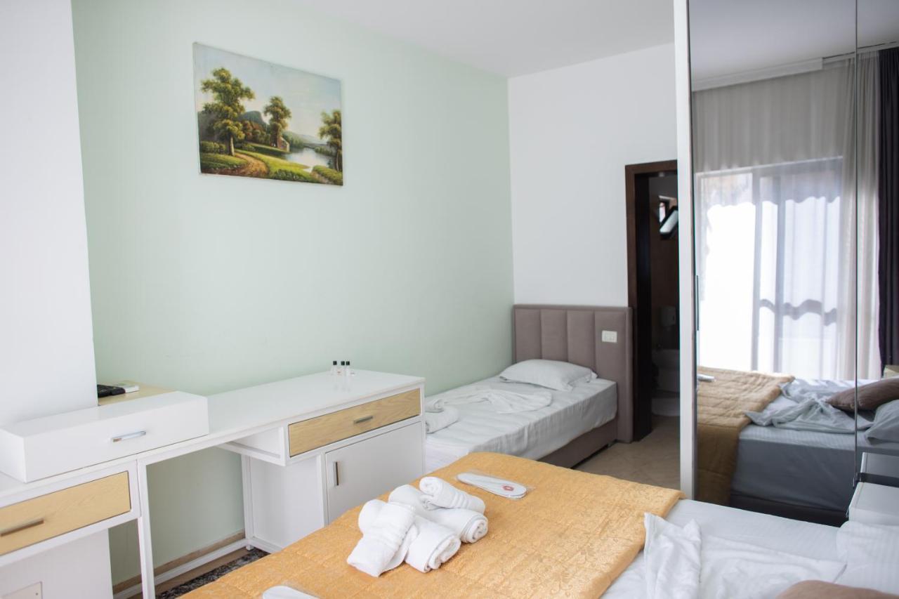 Vila Sanremo Tirana Buitenkant foto