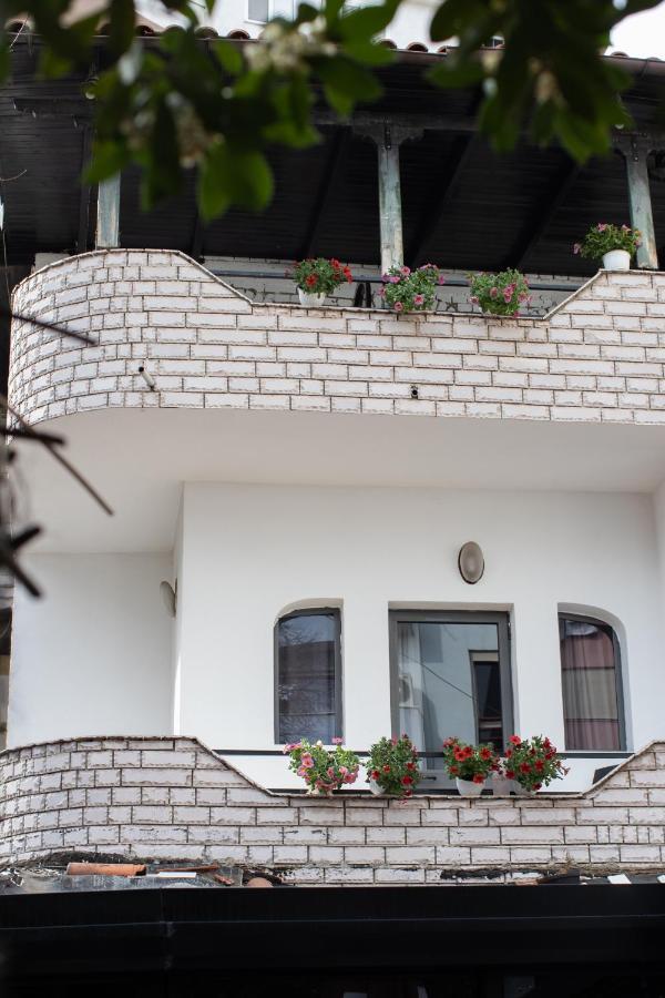 Vila Sanremo Tirana Buitenkant foto